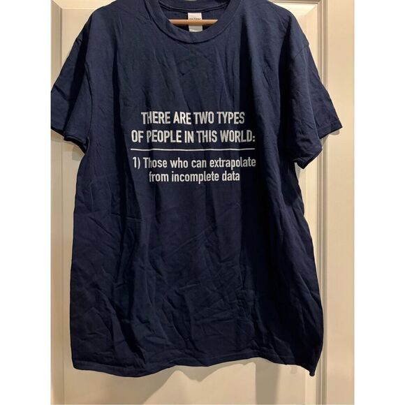There are 2 Different Types of People T-shirt size Large - Picture 1 of 2